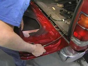Ремонт крышки багажника (Подольск, Климовск, Чехов, Домодедово, Троицк)